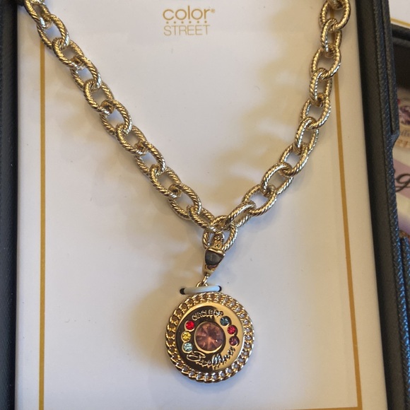 ColorStreet Bundle - Picture 2 of 7